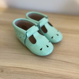 Monkey feet teal shoes 💙  💚